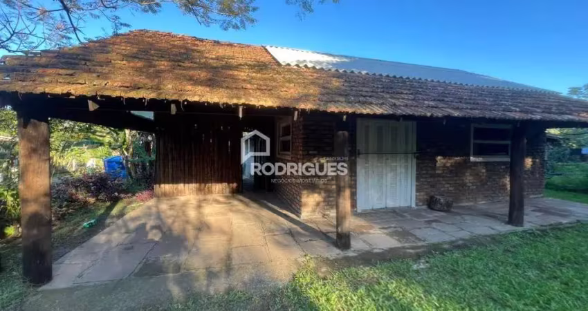 Casa com 2 quartos para alugar na Petersen, 36, São Jorge, Portão