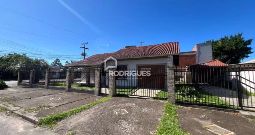 Casa com 3 quartos para alugar na Cuiaba, 238, Centro, Portão