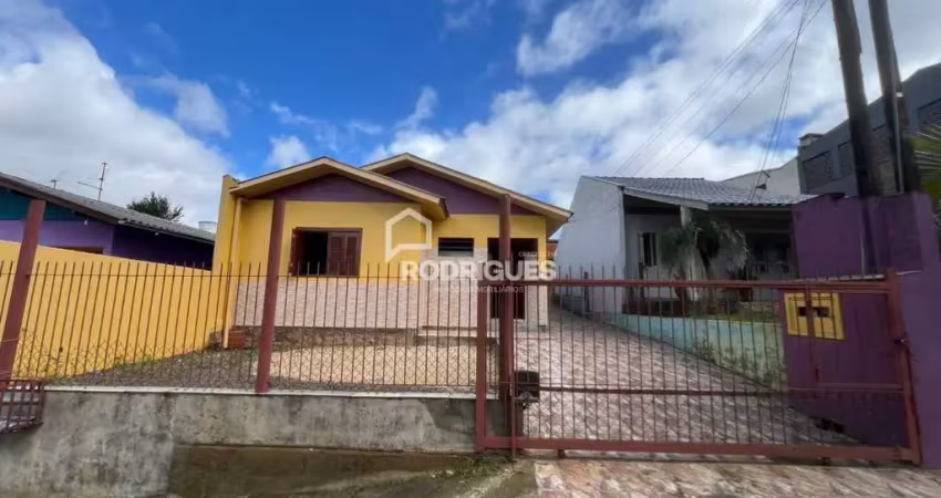 Casa com 3 quartos para alugar na Primeiro de Maio, 379, Estação Portão, Portão