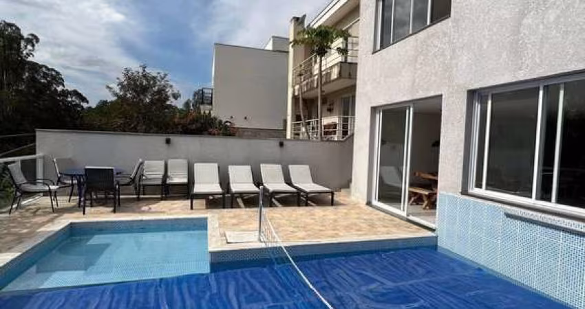 Excelente Casa no Condomínio New Ville - Santana de Parnaíba-SP.