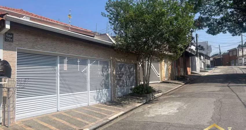 Casa Assobradada com 03 Dormitórios e 02 vagas em Osasco, Jd. das Flores.