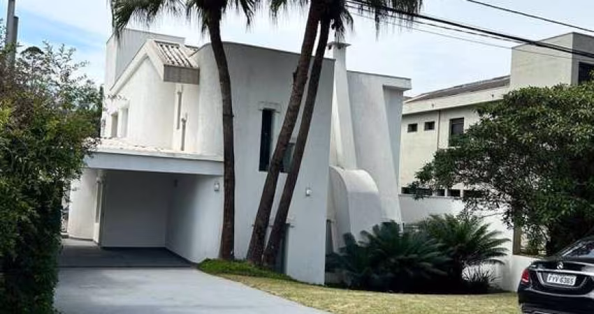 Belíssima casa em Alphaville com 4 dormitórios - Resid. Alphaville 2