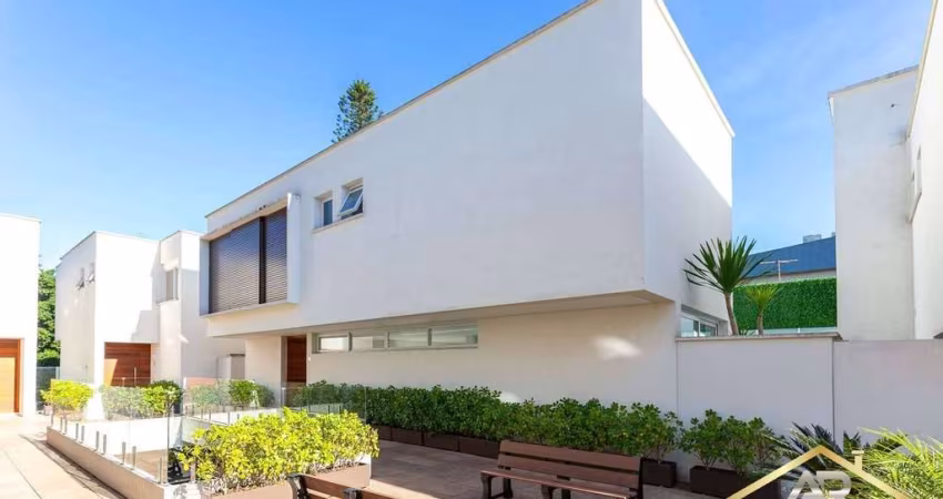 Belíssima casa à venda, 365m², 4 Suítes e 6 Vagas.