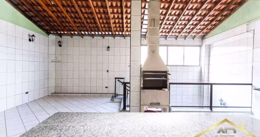Sobrado à Venda  com 5 Quartos, 3 Vagas no Vila Yolanda.