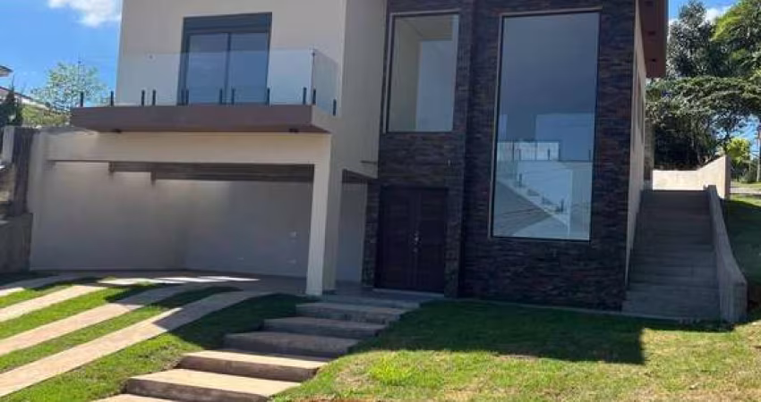 Venda de casa nova em condomínio, 3 Sts e 1 Master, 640m² de terreno.