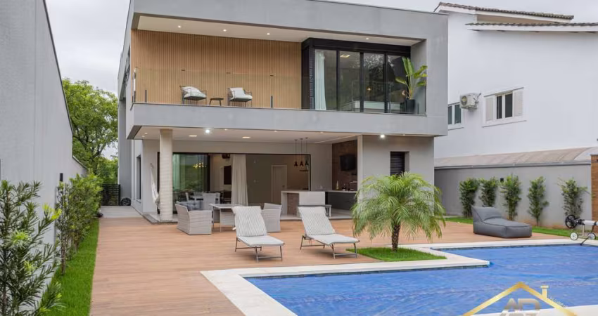 Belíssima Casa no Res. 12, 4 Suítes, 630m² - 4 Vagas - Alphaville - SP.