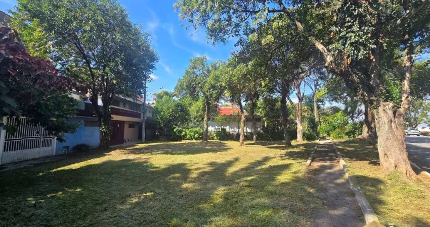 Excelente Terreno com 371m² na Avenida em Carapicuíba.