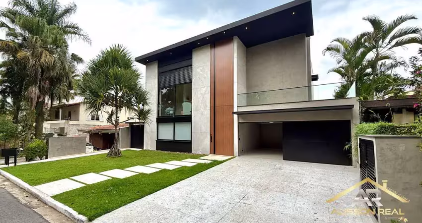 Belíssima casa de 500m², 4 quartos, 4 suítes, 6 vagas no cond. alpha ii.