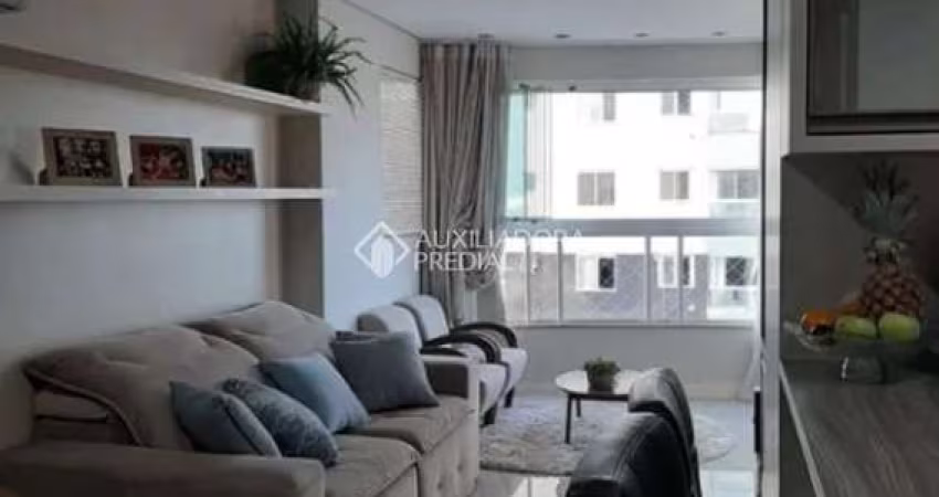 Apartamento com 3 quartos para alugar na Rua Lauro Muller, 321, Centro, Itajaí