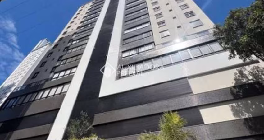 Apartamento com 3 quartos para alugar na Avenida 3ª Avenida, 836, Centro, Balneário Camboriú