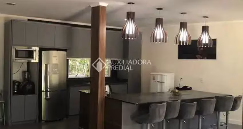 Casa com 4 quartos para alugar na Rua Benta Vieira, 130, Praia do Estaleiro, Balneário Camboriú