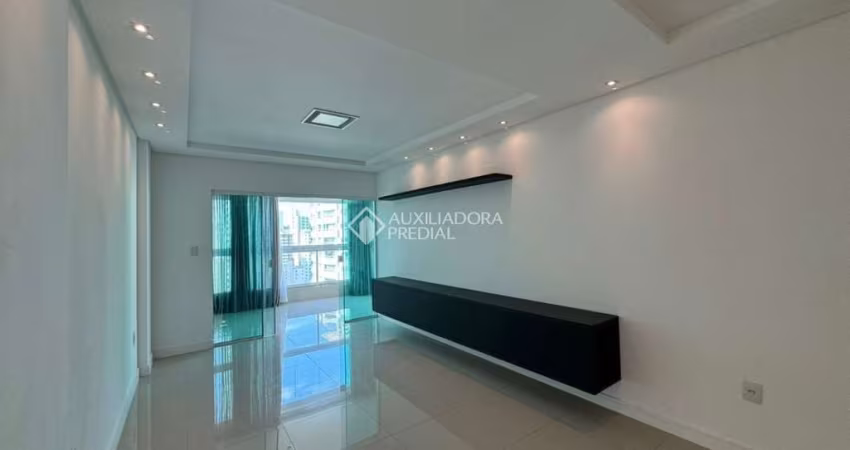 Apartamento com 3 quartos para alugar na Rua 3144, 188, Centro, Balneário Camboriú
