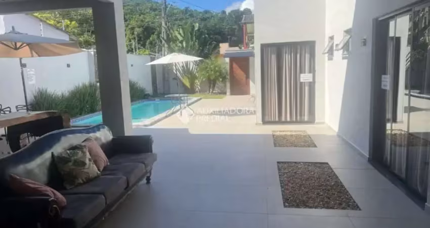 Casa com 4 quartos para alugar na Eleutério Cipriano Pinheiro, 412, Barra, Balneário Camboriú