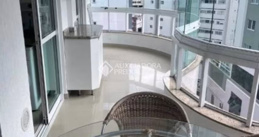 Apartamento com 3 quartos para alugar na Rua 3610, 723, Centro, Balneário Camboriú