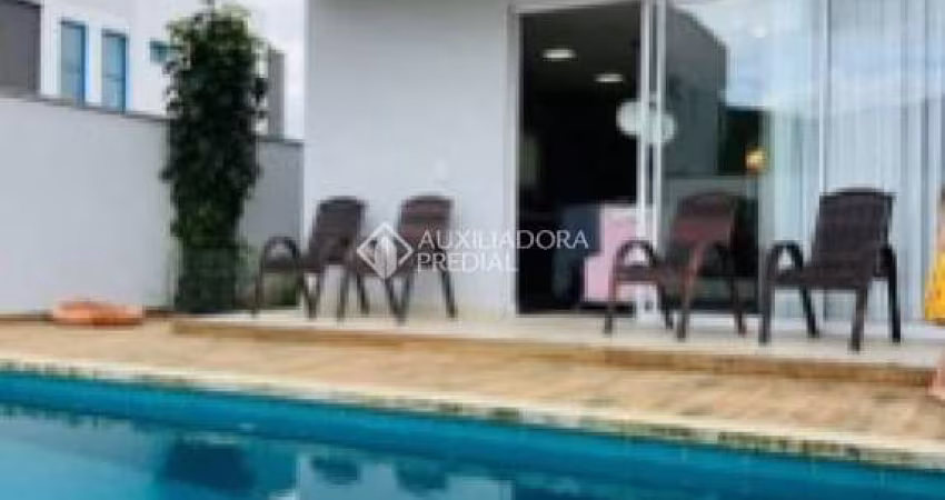Casa em condomínio fechado com 3 quartos para alugar na Paulo Faquetti, 124, Areias, Camboriú
