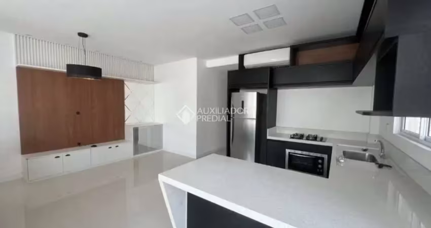 Apartamento com 3 quartos para alugar na Rua 132, 126, Centro, Itapema