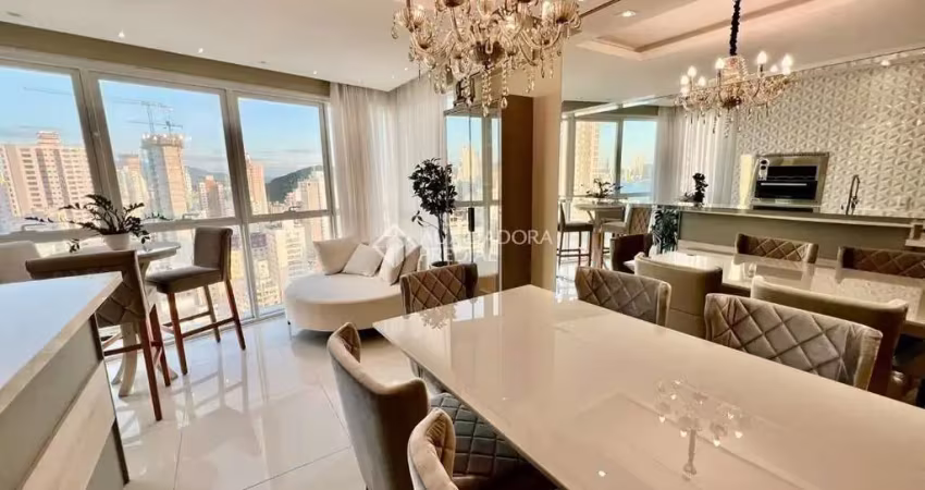Apartamento com 3 quartos para alugar na Avenida Brasil, 180, Centro, Balneário Camboriú