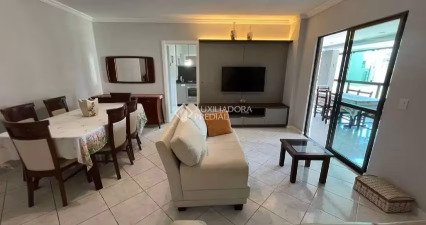 Apartamento com 3 quartos para alugar na Rua 254, 199, Meia Praia, Itapema