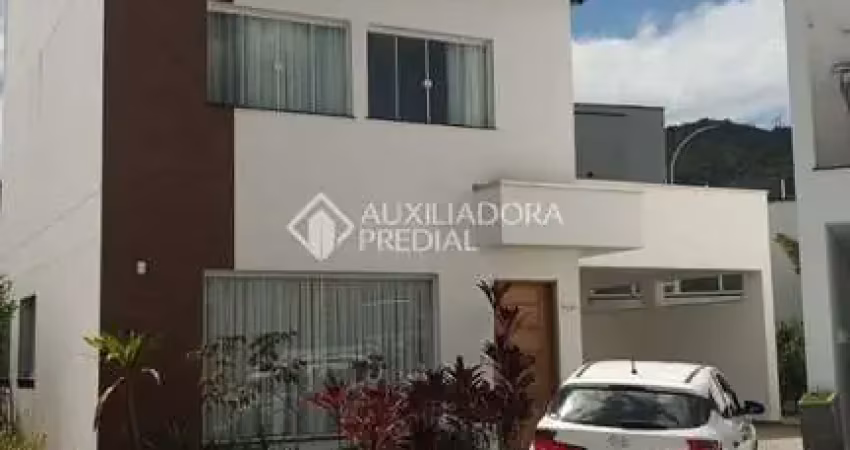 Casa em condomínio fechado com 3 quartos para alugar na Avenida Hermógenes de Assis Feijó, 1100, São Judas Tadeu, Balneário Camboriú