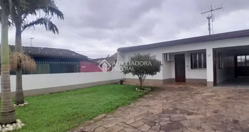Casa com 3 quartos para alugar na Fagundes Varela, 35, Harmonia, Canoas