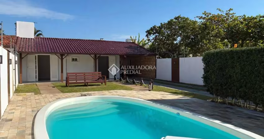 Casa em condomínio fechado com 3 quartos para alugar na Rua Ruth Pereira, 432, Ingleses do Rio Vermelho, Florianópolis