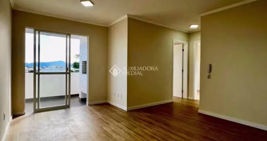Apartamento com 2 quartos para alugar na Rua Quinze de Novembro, 300, Balneário, Florianópolis