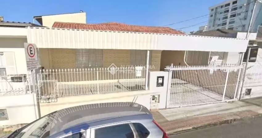 Casa com 3 quartos para alugar na Rua Capitão Pedro Leite, 11, Barreiros, São José