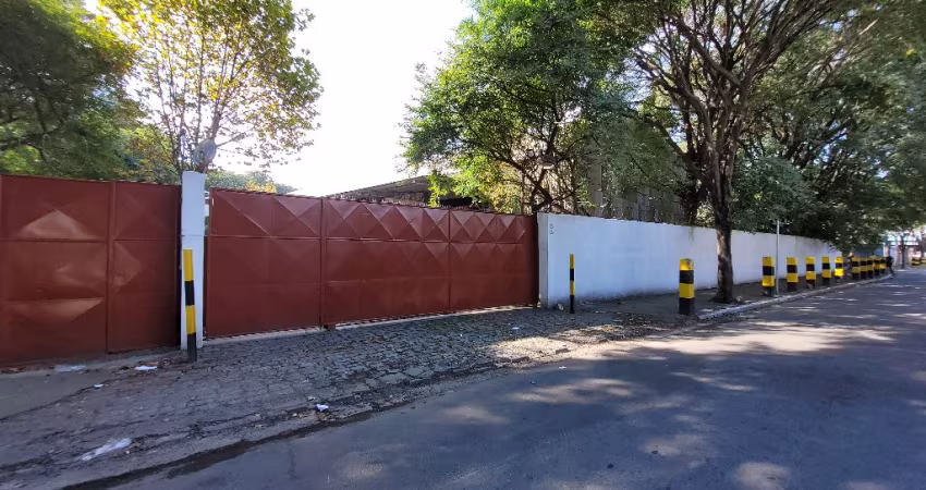 A poucos metros da Marginal Tietê
