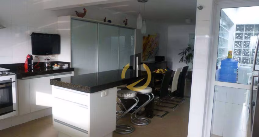 Sobrado à venda no Ipiranga - 300m² - 3 suítes - 5 banheiros - 6 vagas