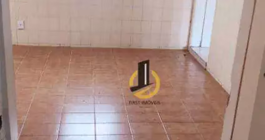 Casa à venda - 250m² - 2 dormitórios - 1 banheiro - quintal - edícula - 2 vagas - no parque bristol