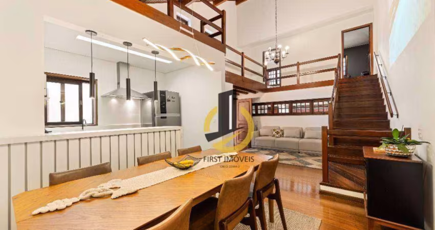 Sobrado à venda com 250m² - 4 dormitórios (3 suítes) - Piscina - 3 vagas - São Caetano do Sul