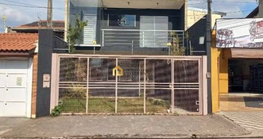 Casa  sobrado, excelente e adaptada para comércio, podendo considerar 07 salas.