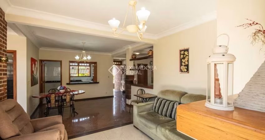 Casa comercial para alugar na Rua Tobias Barreto, 449, Nossa Senhora das Graças, Canoas
