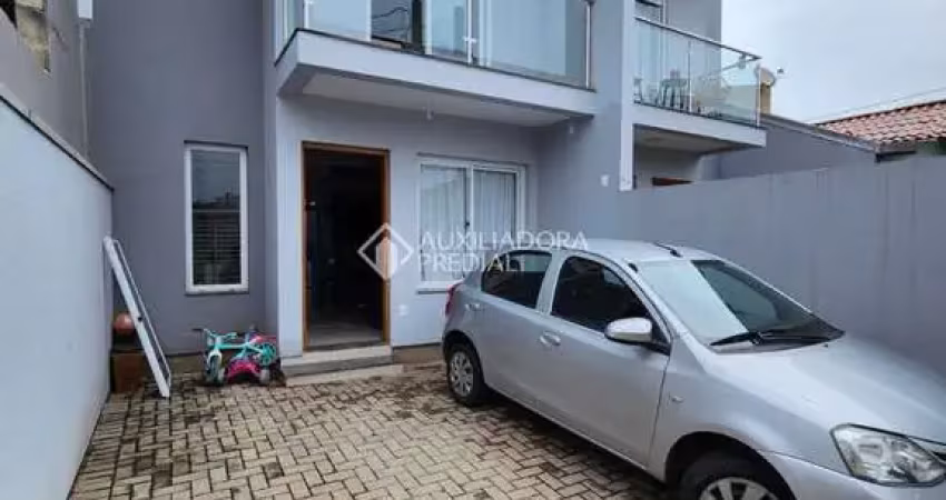 Casa com 2 quartos para alugar na Rua dos Buritis, 933, Igara, Canoas