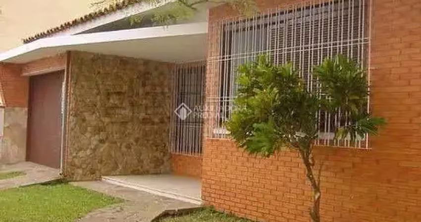 Casa com 3 quartos para alugar na Rua Alberto Torres, 65, Centro, Canoas