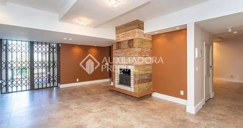 Casa com 3 quartos para alugar na Rua Edgar Luiz Schneider, 490, Jardim Isabel, Porto Alegre