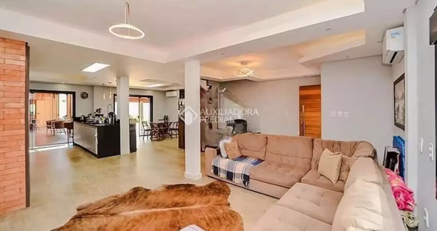 Casa com 2 quartos para alugar na Rua Lagoa do Peixe, 65, Sarandi, Porto Alegre