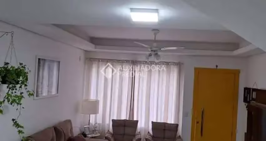 Casa em condomínio fechado com 2 quartos para alugar na Rua Irmão Jaime Biazus, 71, Guarujá, Porto Alegre
