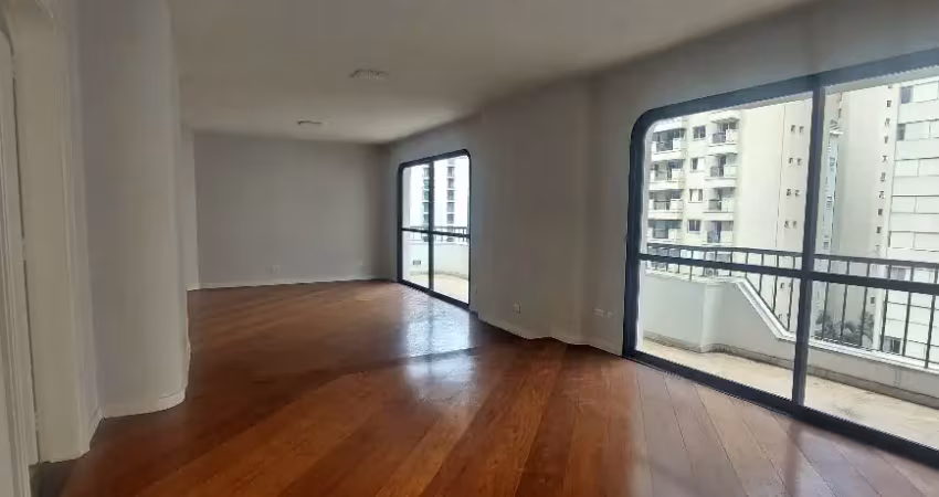 Apartamento reformado, com 293 m² au, 3 suítes e 4 vagas, à venda no jardim paulista