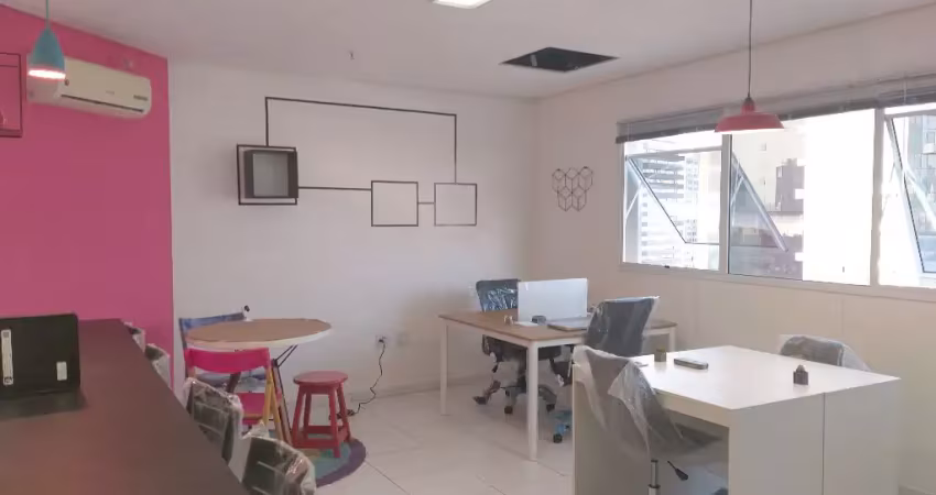 Conjunto comercial à venda na barra funda, com 31 m², mobiliada, pronta para uso