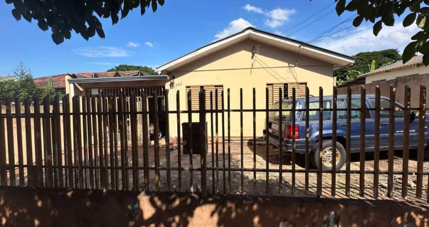 Casa comercial com 4 salas à venda na Avenida Osíres Stenghel Guimarães, 1700, Conjunto Habitacional Karina, Maringá