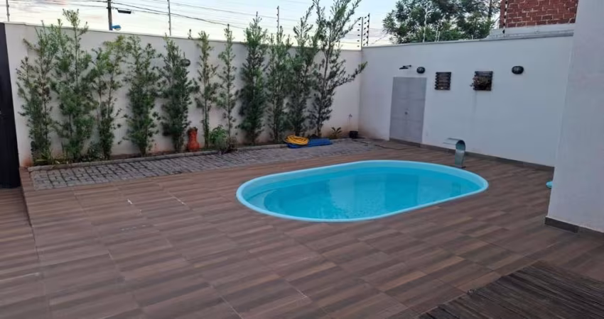 Casa/àrea de Lazer com Piscina  e Terreno.