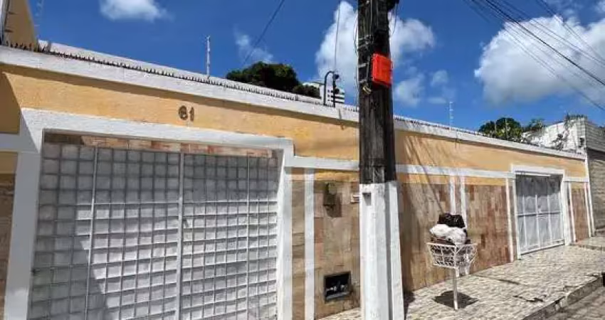 Casa Ampla com 3 Quartos no Farol – 276m² e Excelente Localização