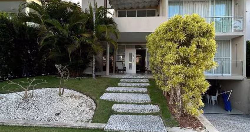 Casa com 5 Suítes no Condomínio Aldebaran Ômega – Jardim Petrópolis, com Piscina e Energia Solar