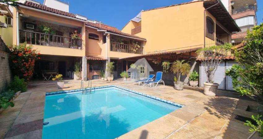 Casa duplex à venda de 5 quartos, 377m² por R$1.800.000 - Freguesia - Jacarepaguá - Rio de Janeiro / RJ