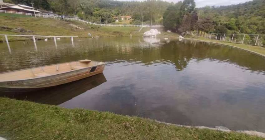 SÍTIO COM LAGO EM NAZARÉ PAULISTA SP.