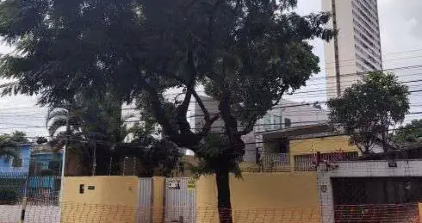 Alugo belíssima casa no coração de casa forte estrada do encanamento.