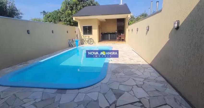 Casa com piscina á venda no balneário pontal do sul