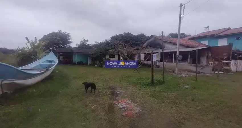 02 residências em alvenaria com área de terreno com aproximadamente 900m²
