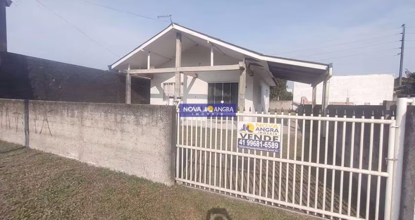 Residência em alvenaria com amplo espaço de terreno